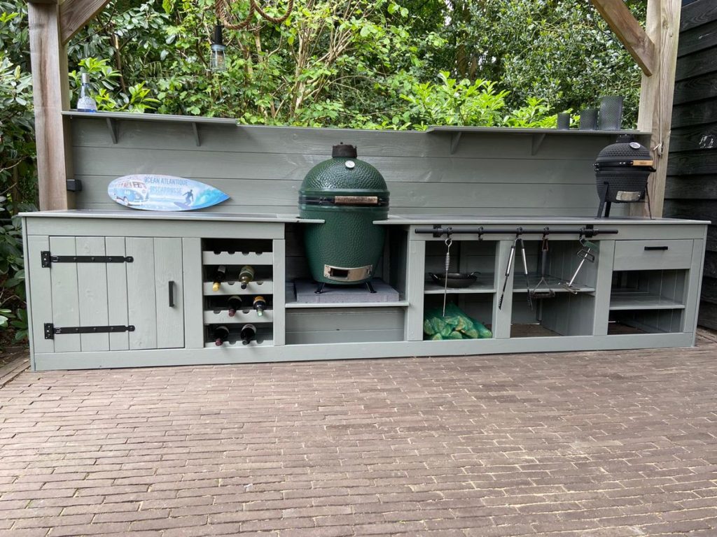 باربیکیو گازی رومیزی در آلاچیق چوبی فلزی 
