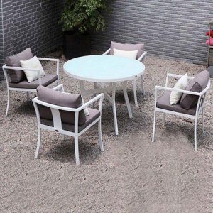 مبلمان فلزی فضای باز